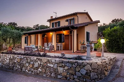 Villa nabij Lucca met wijngaardzicht