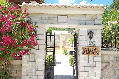 Gemütliche Villa mit Whirlpool in Loucha