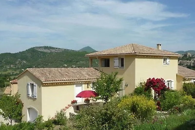 Apartment in Montbrun-Les-Bains mit Garten