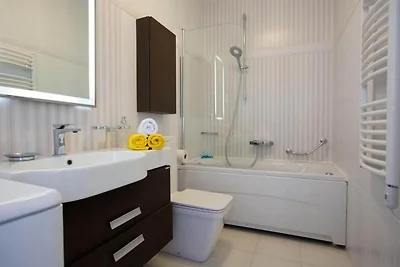 4B Apartments - Two Bedroom Apartment with...