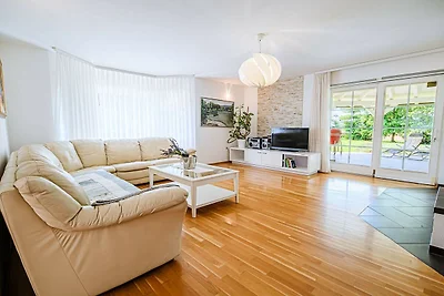 Stunning Rural Holiday Home with Garden and B...
