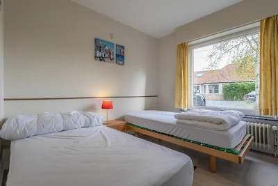 Aangename bungalow vlakbij zee en strand
