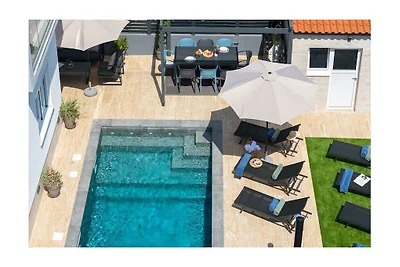 Villa in Trogir mit Schwimmbecken