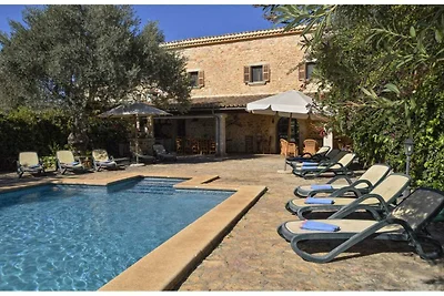 Ferienhaus mit Pool in der Nähe von Búger