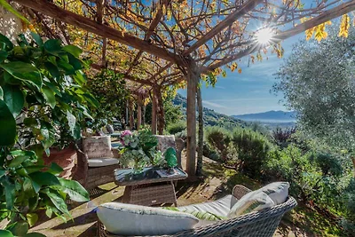 Villa in Tuscany with Infinity Pool and Views