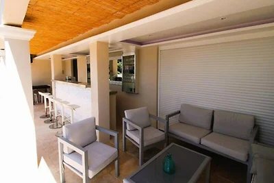 Villa in Valcros mit Infinity-Pool und...