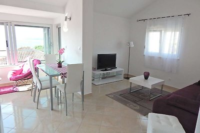 Prettig appartement in Trogir met zeezicht