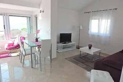Appartamento a Trogir vicino alla spiaggia