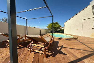 Moderne villa in Vendres met zwembad