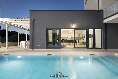 Villa in Pomer mit Schwimmbecken
