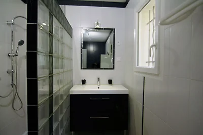 Villa con piscina privata a Ledenon