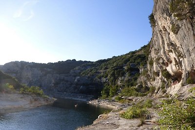 Incantevole casa in pietra con piscina comune