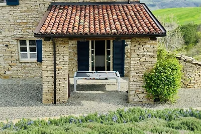 Villa in Monastero Bormida met balkon