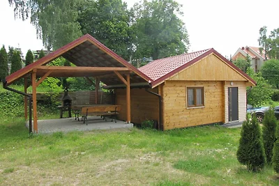 Ferienhaus aus Holz in der Nähe des Sees