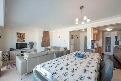 Modern appartement met uitzicht op zee