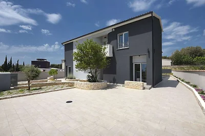 Villa con piscina a Premantura