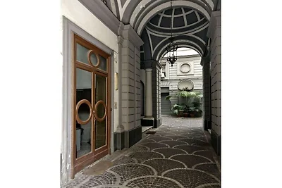 Elegant appartement in Chiaia