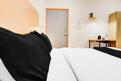 Super Townhouse Hadapsar Savali Inn