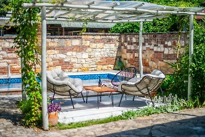 Casa vacanze convenzionale a Umago con piscin...