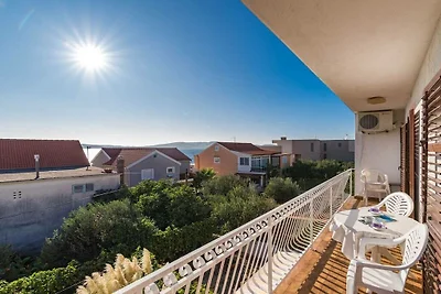 Wohnung in Šibenik-Brodarica mit Balkon