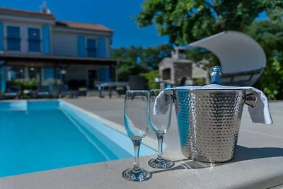Villa in Barušić mit Schwimmbecken