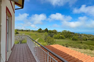 Geräumiges Ferienhaus in Lapedona mit Garten