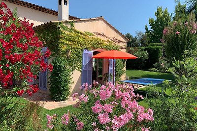 Schöne Villa bei Valbonne mit Garten