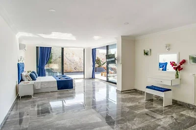 Villa in Kalkan mit Schwimmbecken