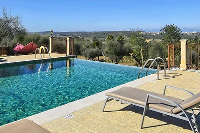 Ferienhaus in Ariany mit Schwimmbad