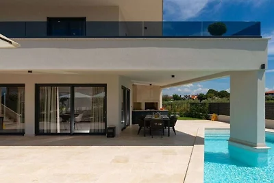 Villa in Nova Vas met terras