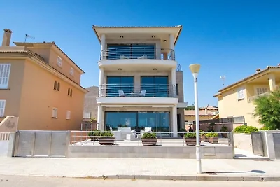 Luxuriöse Villa mit Innenpool
