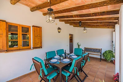 Abgelegene Landvilla mit Pool