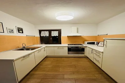 Panoramablick auf den See, umzäunter Privatga...