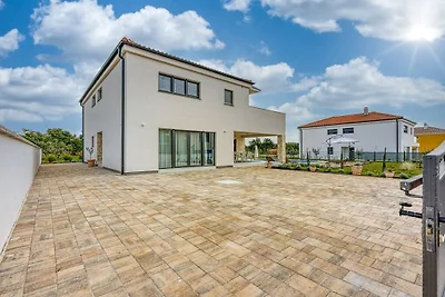 Villa in Krnica met zwembad
