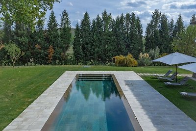 Erholsames Ferienhaus in Reggello mit Pool