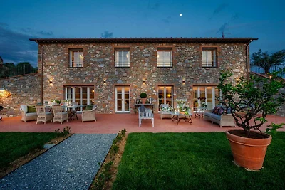 Villa a Lucca con piscina e vista