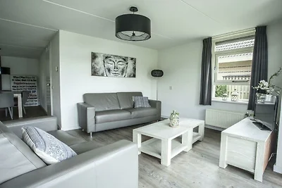 Ferienhaus in Medemblik mit Terrasse