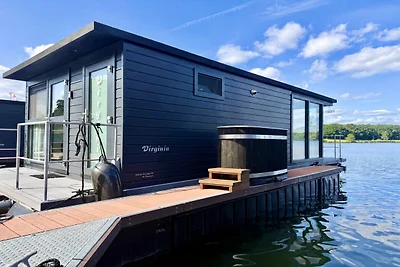Hausboot-Marina mit Whirlpool