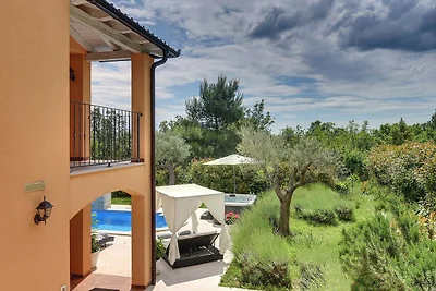 Villa in Rakalj nahe Strände mit Pool