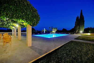 Exquisite Villa mit Aussicht