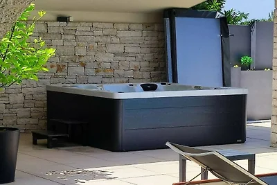 Villa in Nedešćina mit Schwimmbecken