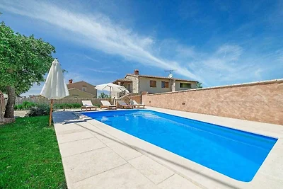 Vakantiehuis in Barbići met zwembad