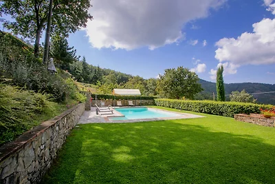 Verlockendes Ferienhaus in Cortona mit Pool