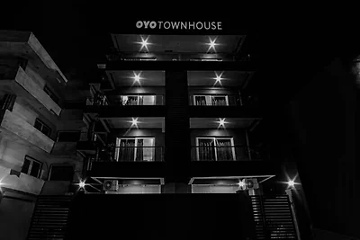Super Townhouse 158 nabij Netaji Subhash Marg