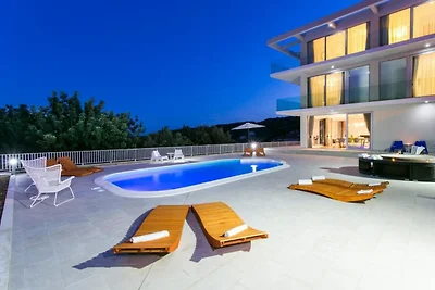 Villa Dupcic - Five-Bedroom Villa with Privat...