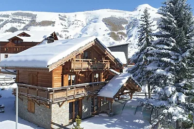 Geräumiges Chalet mit Sauna und Außenpool