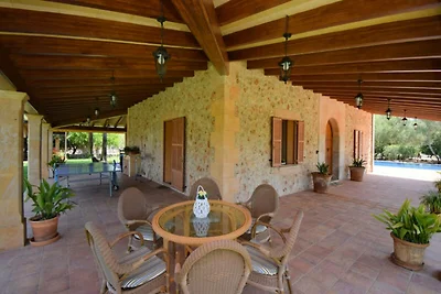 Villa in Muro met zwembad en tuin