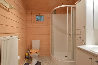 Chalet met rustige ligging in een bos bij...