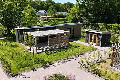 Luxuriöses Ferienhaus umgeben von Wasser und...