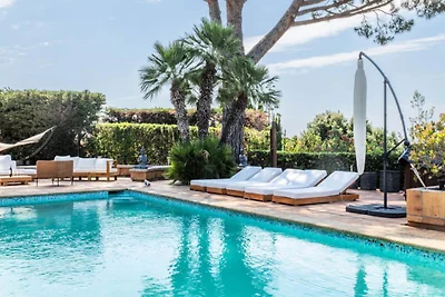 Villa in La Roquette mit Meerblick und Pool